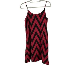5/$25 Pre Loved Boutique Chevron Red and Black Dress with Bow on back- Size Med